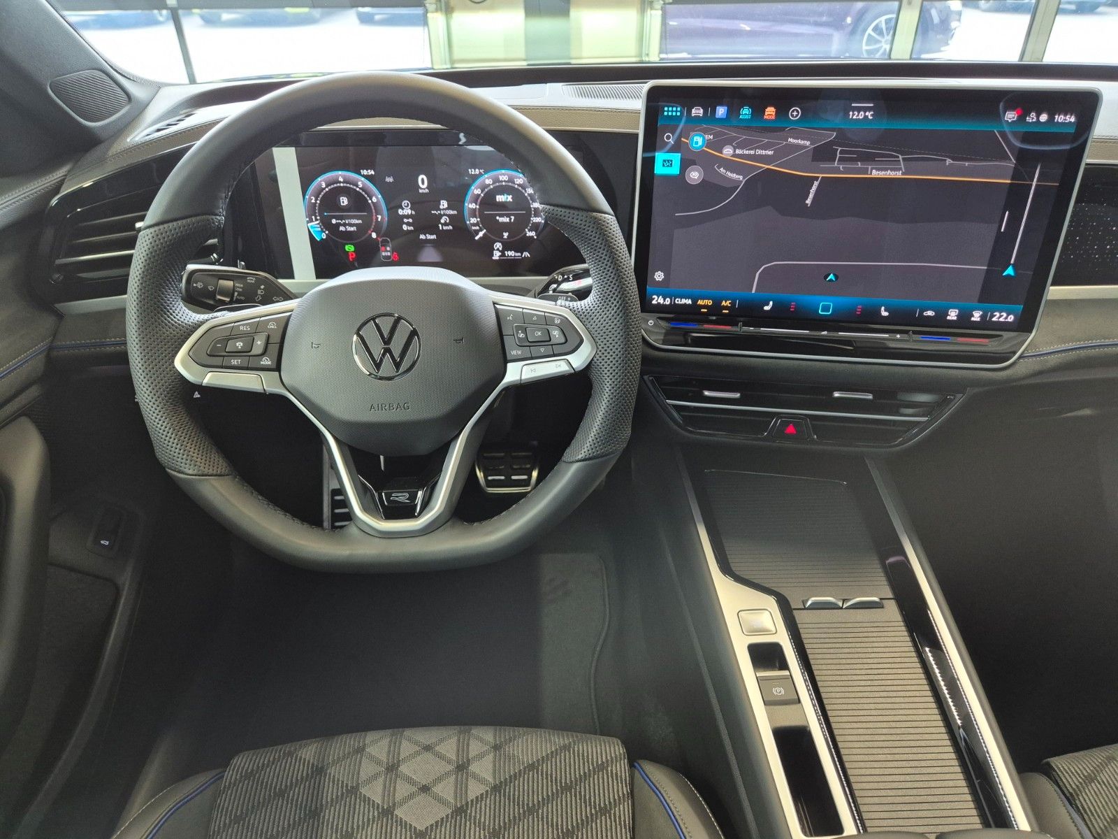Volkswagen PASSAT VARIANT 2.0 TSI 4M R-LINE IQ PANO HUD AHK