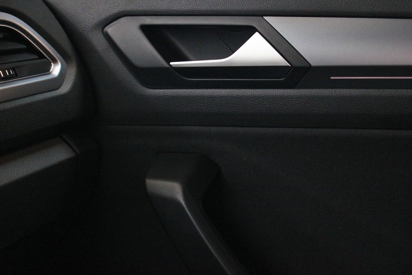 Volkswagen T-Roc 1.5 TSI Active - Samsaru's Car Outlet