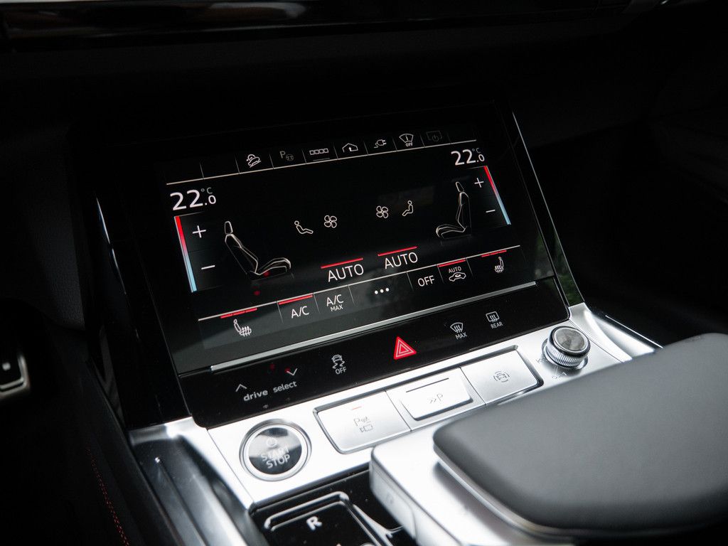 Audi Q8 S line 50 e-tron quattro - Samsaru's Car Outlet
