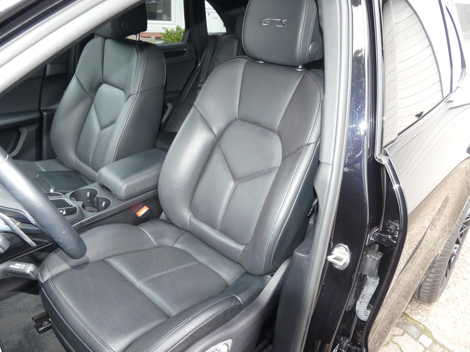Porsche Macan GTS - Samsaru's Car Outlet