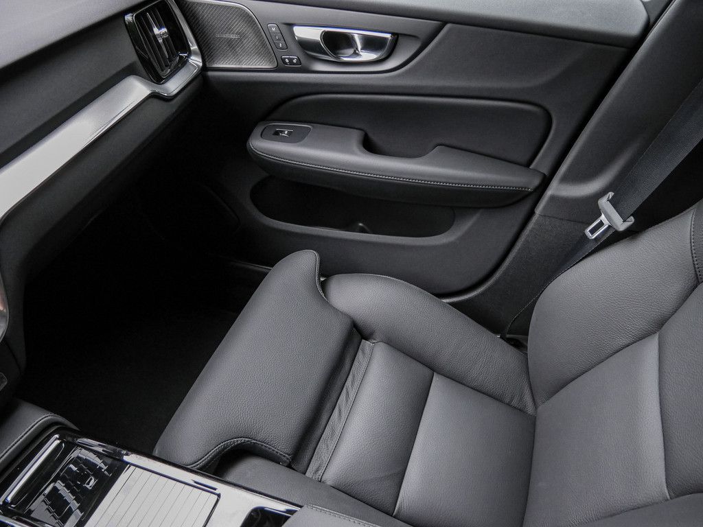 Volvo V60 T8 Plus Dark Recharge Plug-In Hybrid AWD LED