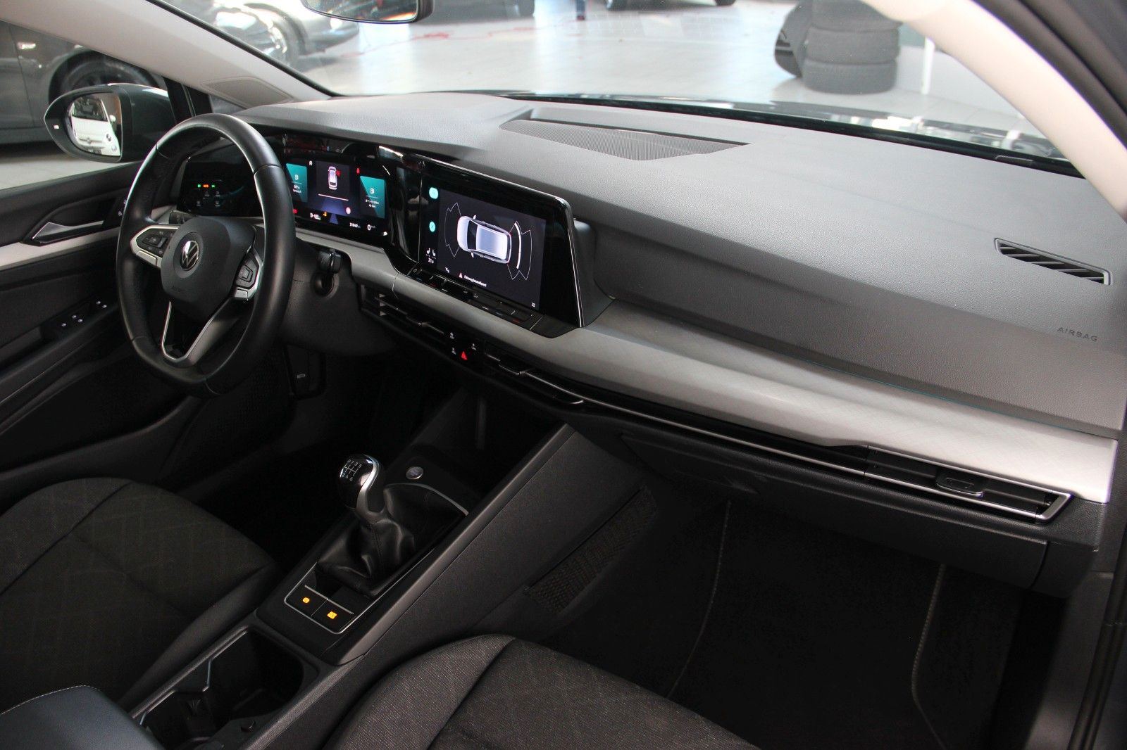 Volkswagen Golf 8 Life 1.5 TSI - Samsaru's Car Outlet