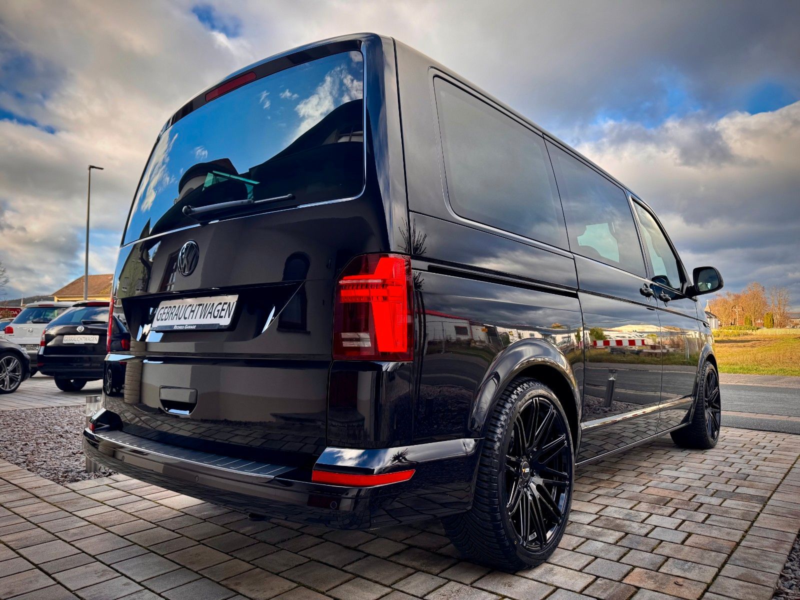 Volkswagen T6.1 Multivan 4Motion Black Beauty - Samsaru's Car Outlet