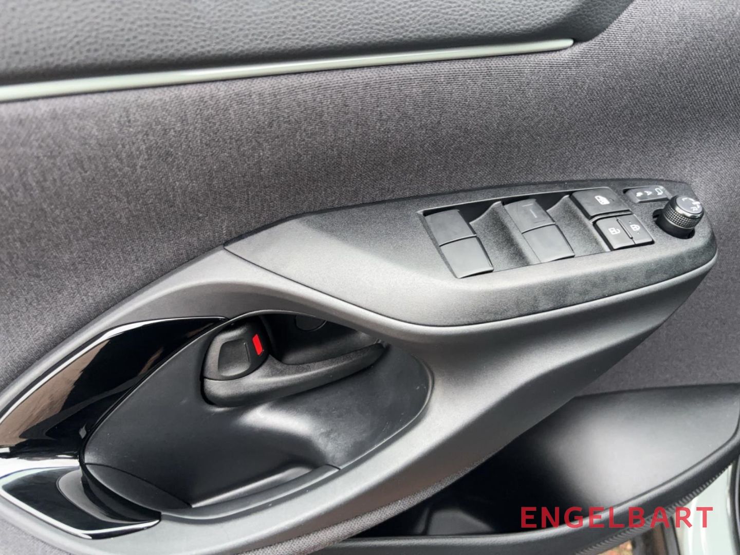 Toyota Yaris Cross Cross1,5-l Premiere Edition 4x4 HUD