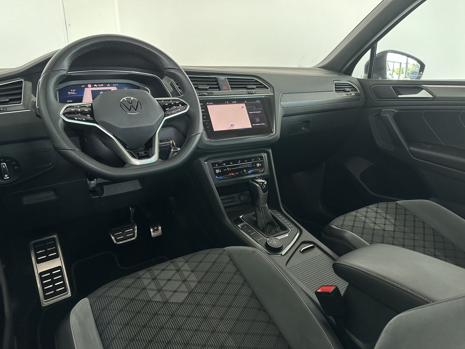 Volkswagen Tiguan R-Line 4M - Samsaru's Car Outlet
