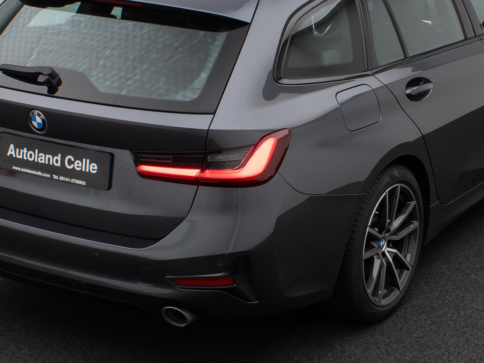 BMW 330i xD SportLine - Samsaru's Car Outlet
