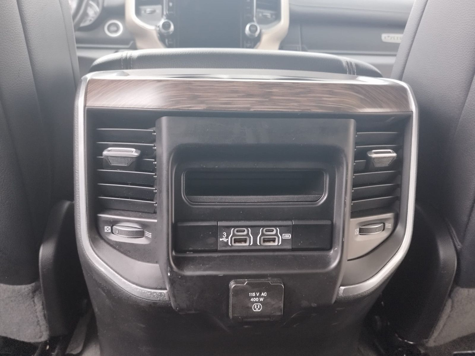 Dodge RAM 1500 Laramie Crew Cab 4x4  Kamera Leder LED
