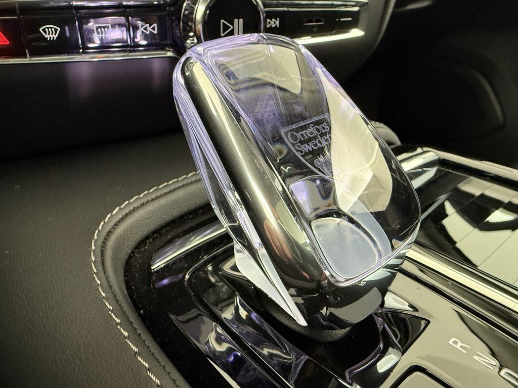 Volvo V60 T6 Ultra Dark Recharge Plug-In Hybrid AWD