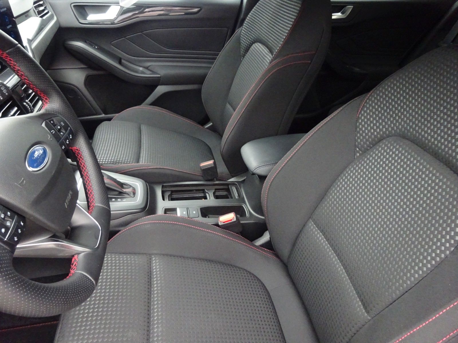 Ford Focus Turnier ST-Line X Autom AHK iACC HuD