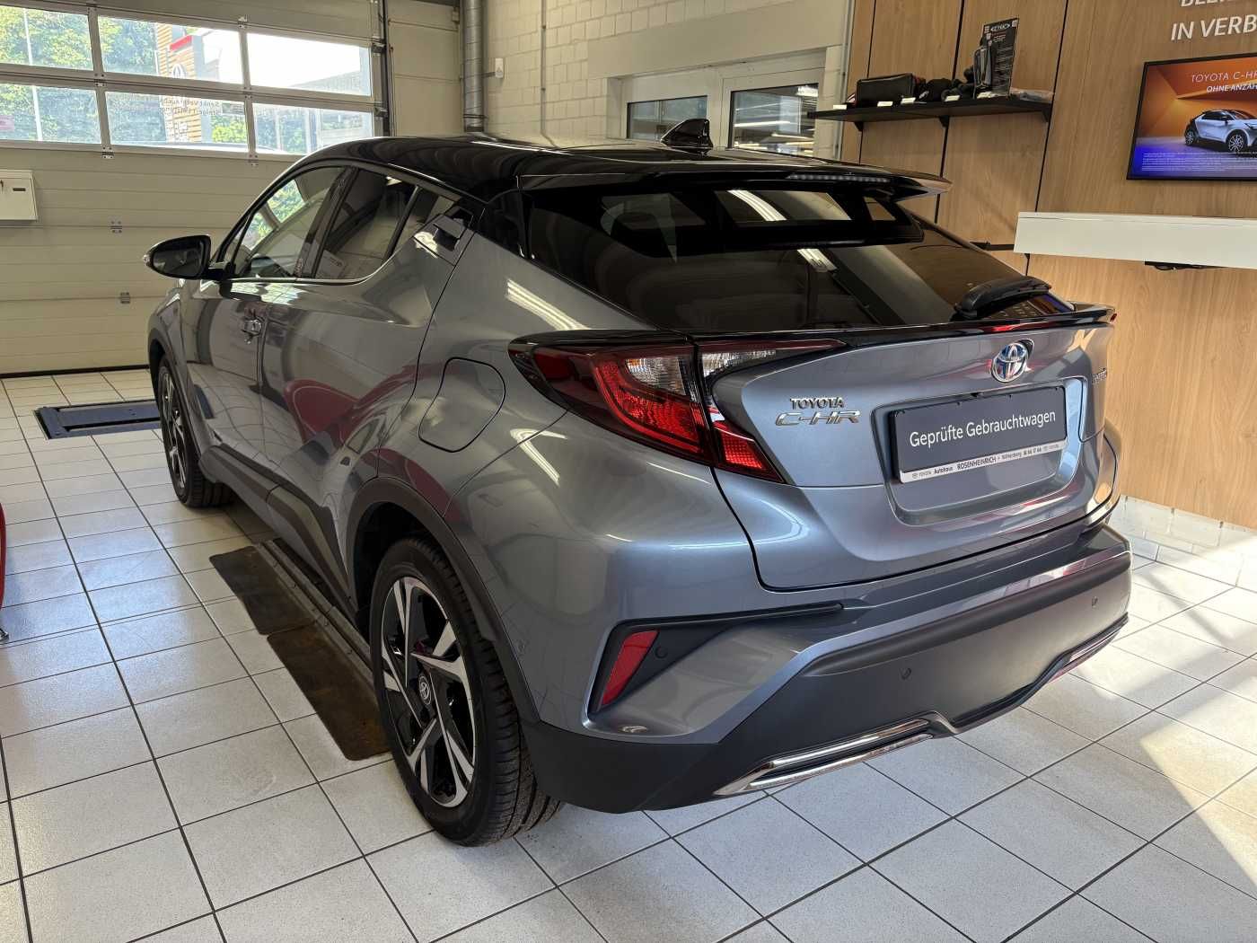 Toyota C-HR Hybrid - Samsaru's Car Outlet