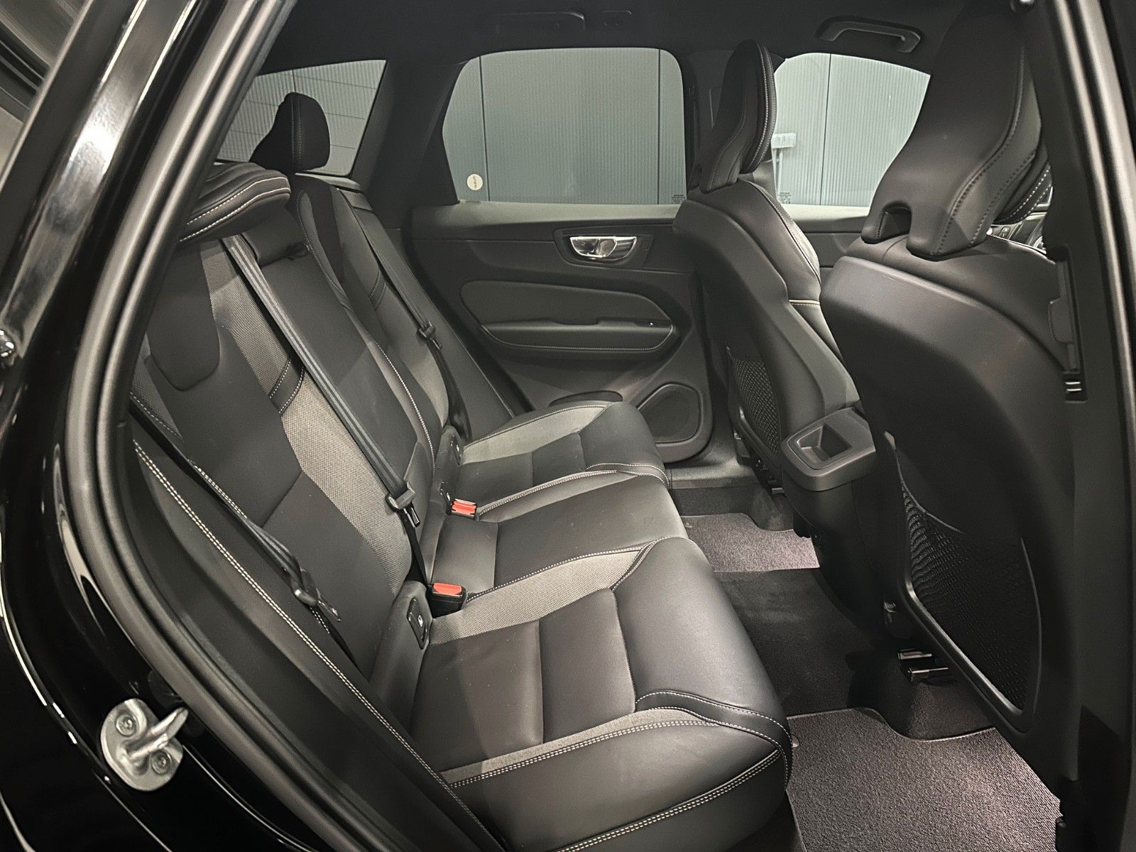 Volvo XC60 R-Design AWD *19Zoll*AHK*360°*Harman/Kardon