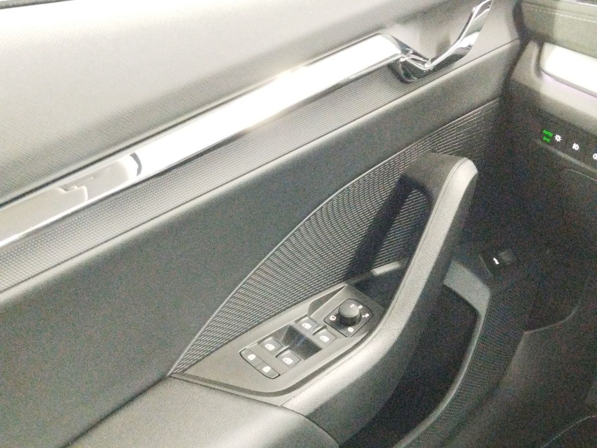 Skoda Octavia Combi 1.5 TSI Style - Samsaru's Car Outlet