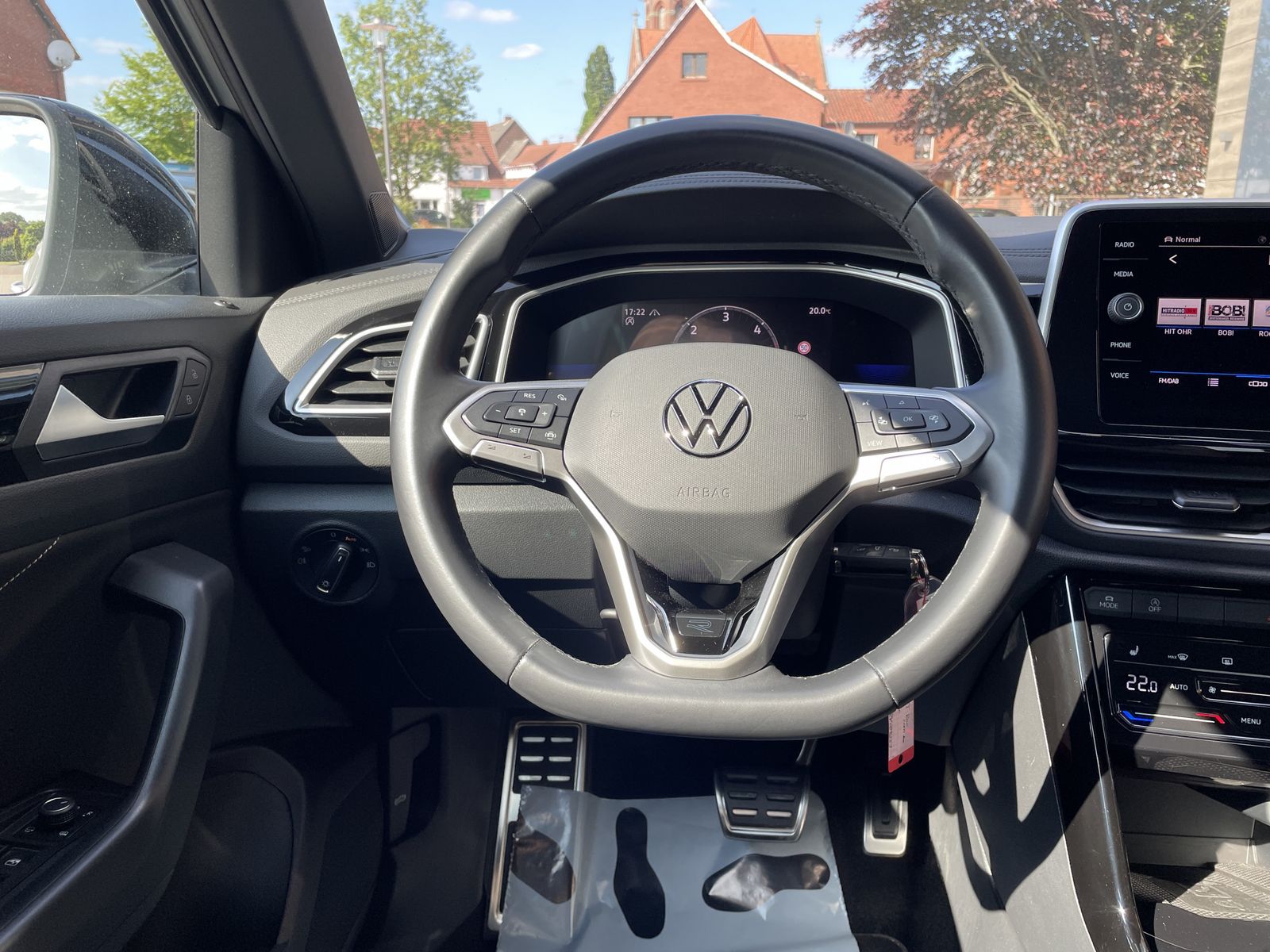 Volkswagen T-Roc 2.0 TDI R-Line - Samsaru's Car Outlet