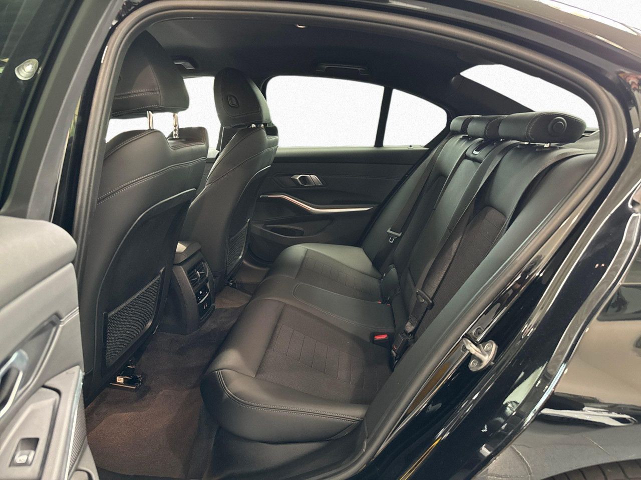 BMW 320dA xDrive Sport Line - Samsaru's Car Outlet