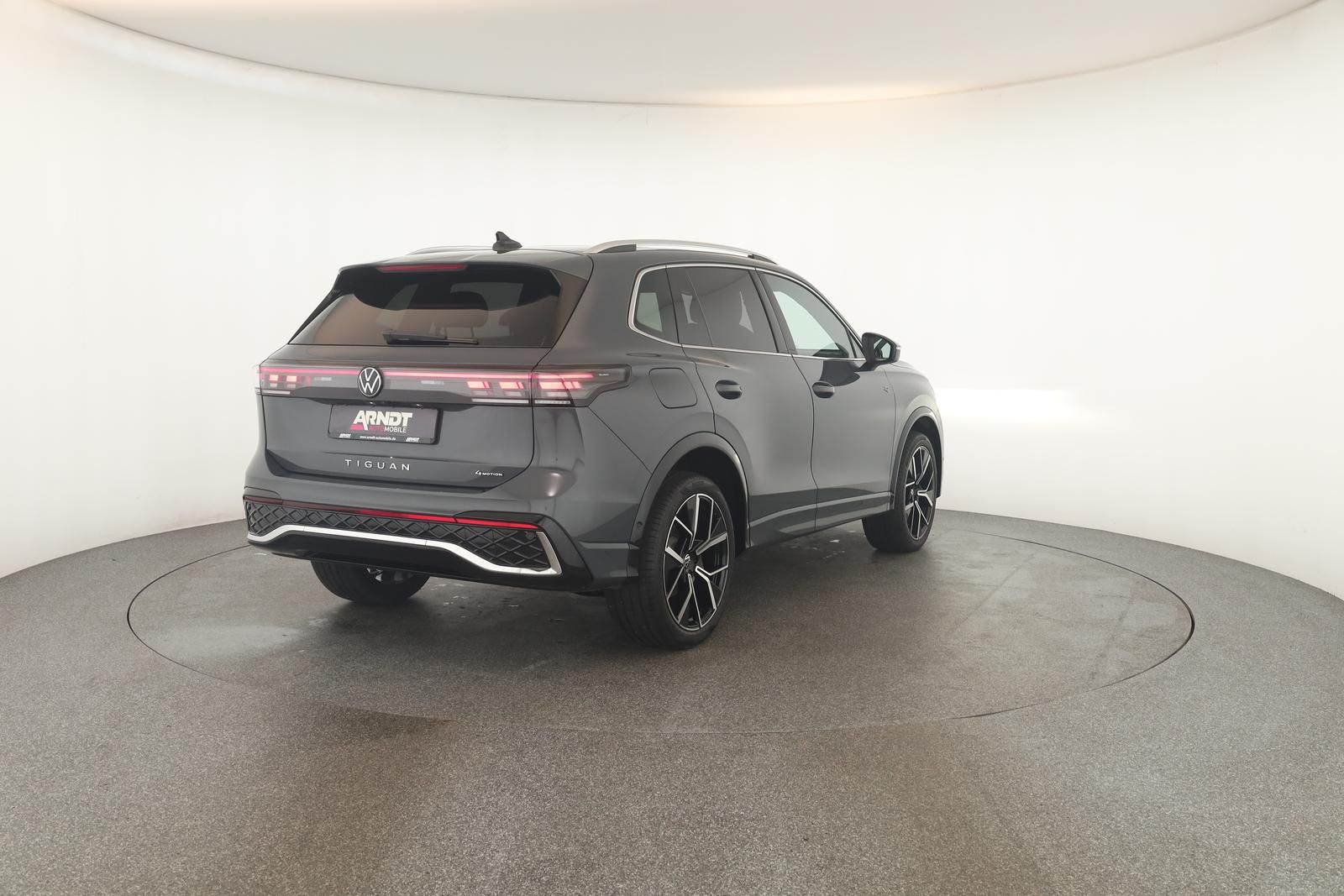 Volkswagen Tiguan 2.0 TDI 4M DSG R-Line Leder Pano Navi 360
