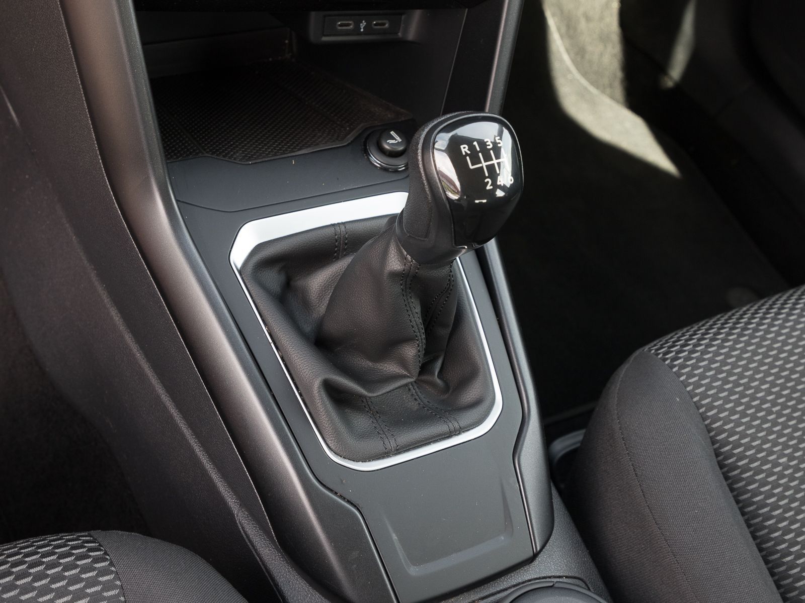 Volkswagen T-Roc 1.0 TSI - Samsaru's Car Outlet