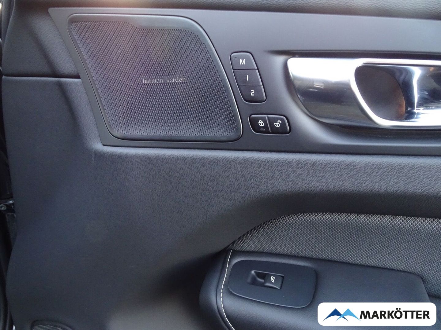 Volvo XC60 R Design AWD ACC/AHK/RFK/STHZ/LEDER