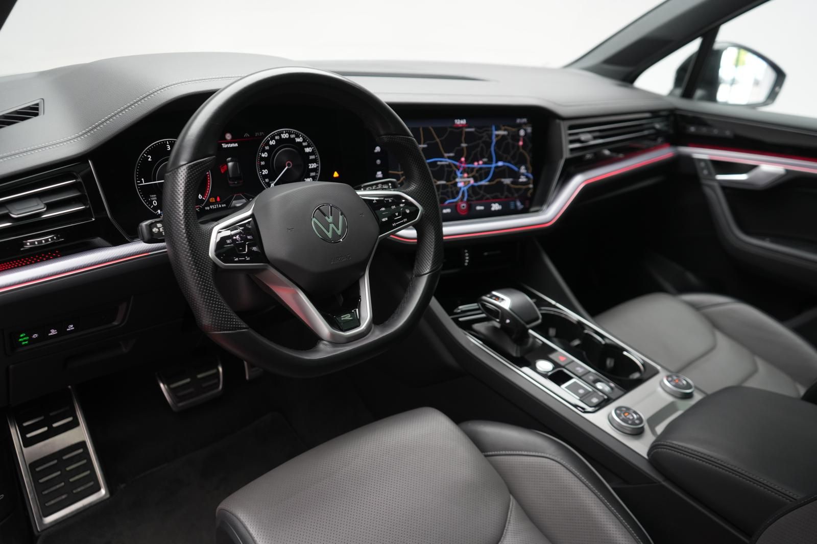 Volkswagen Touareg 3.0 V6 TDI 4Motion R line - Samsaru's Car Outlet