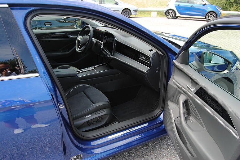 Volkswagen Passat 1.5 eHybrid DSG Elega.AHK.Navi-Max.HUD
