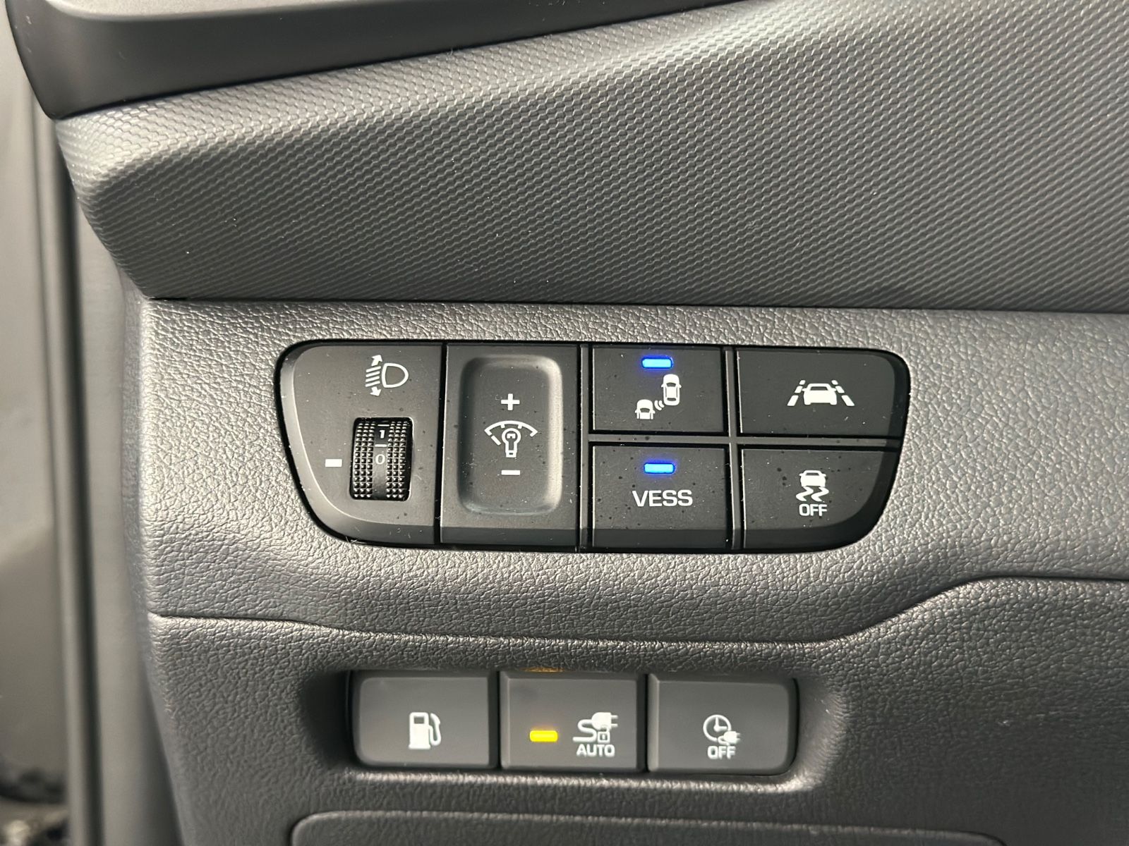Hyundai IONIQ Prime Plug-In Hybrid - Samsaru's Car Outlet