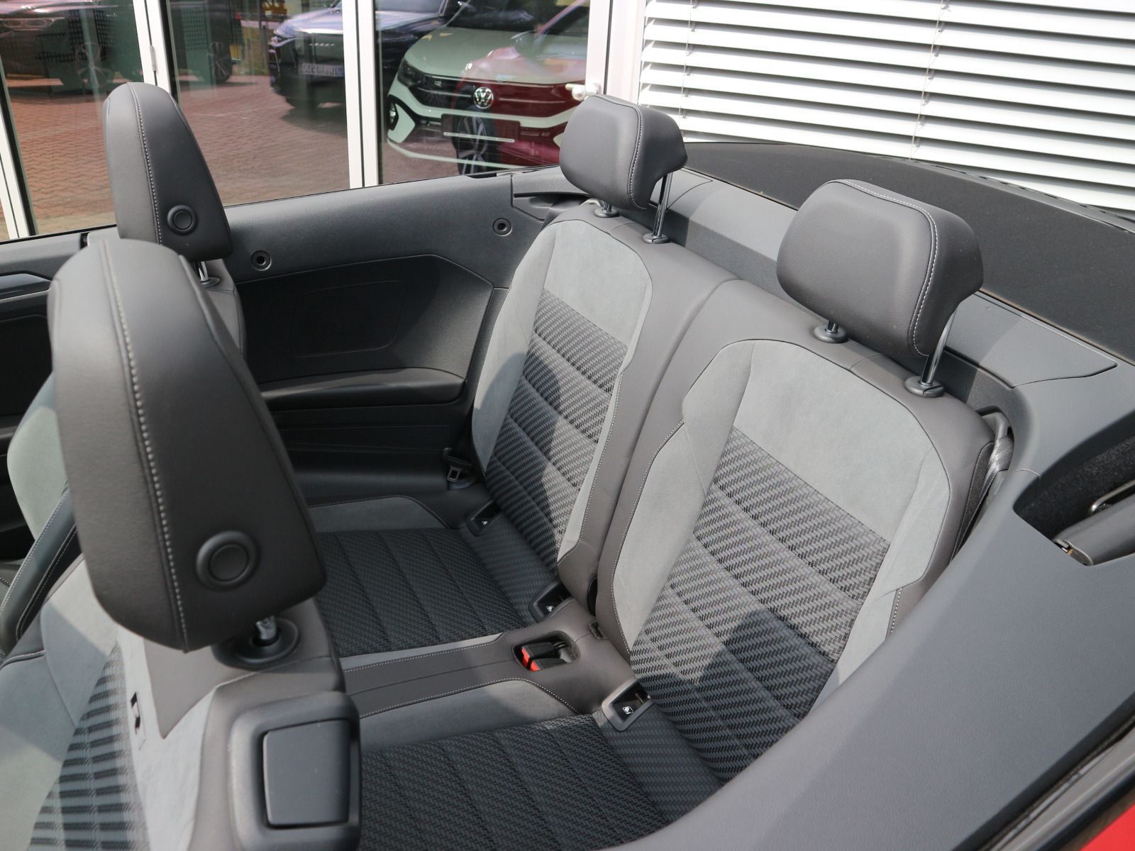 Volkswagen T-Roc R-Line 1.5 TSI - Samsaru's Car Outlet