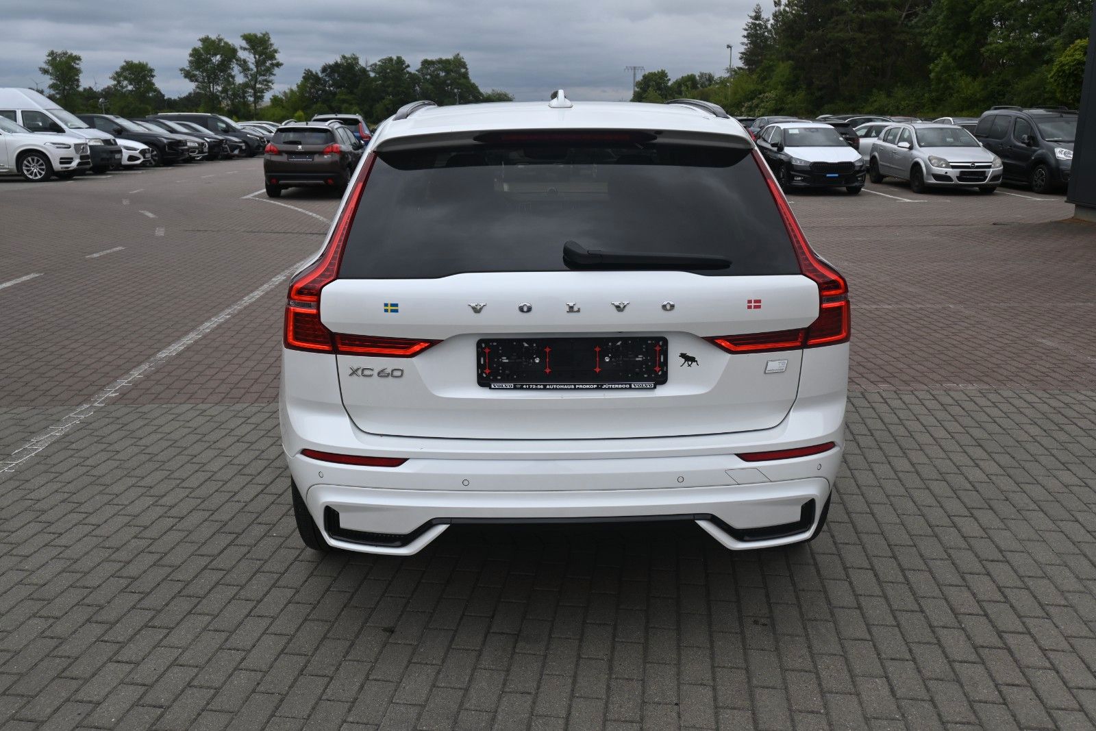 Volvo XC60 T8 PHEV Ultimate Dark*LUFT*360°*ACC*AHK*
