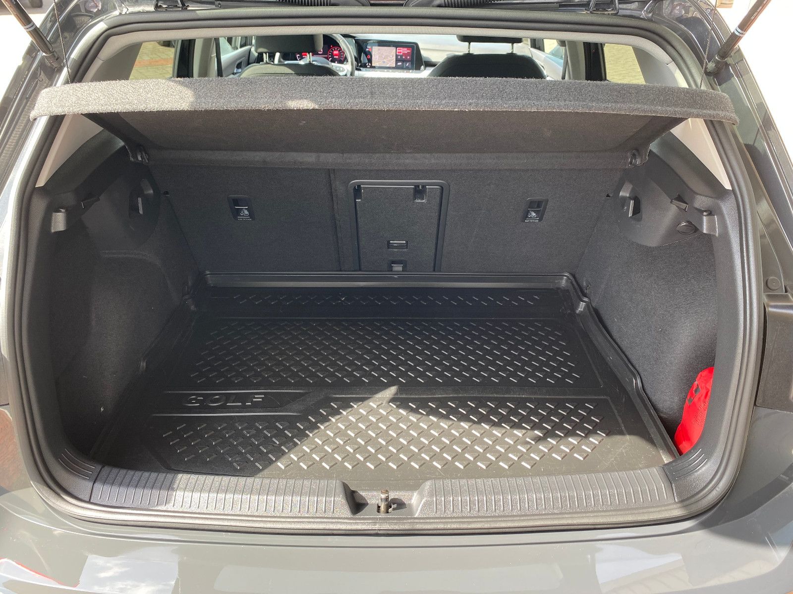 Volkswagen Golf VIII 1.5 eTSI DSG Life - Samsaru's Car Outlet