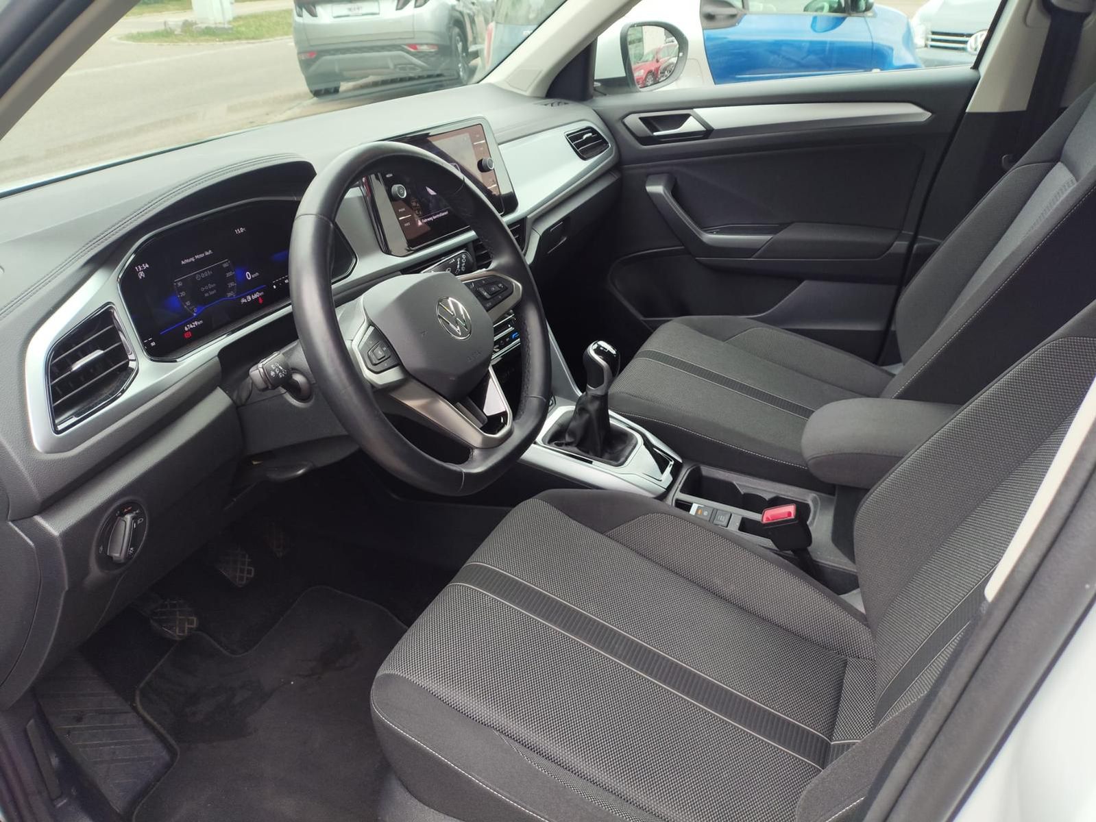 Volkswagen T-Roc 1.0 TSI Life - Samsaru's Car Outlet