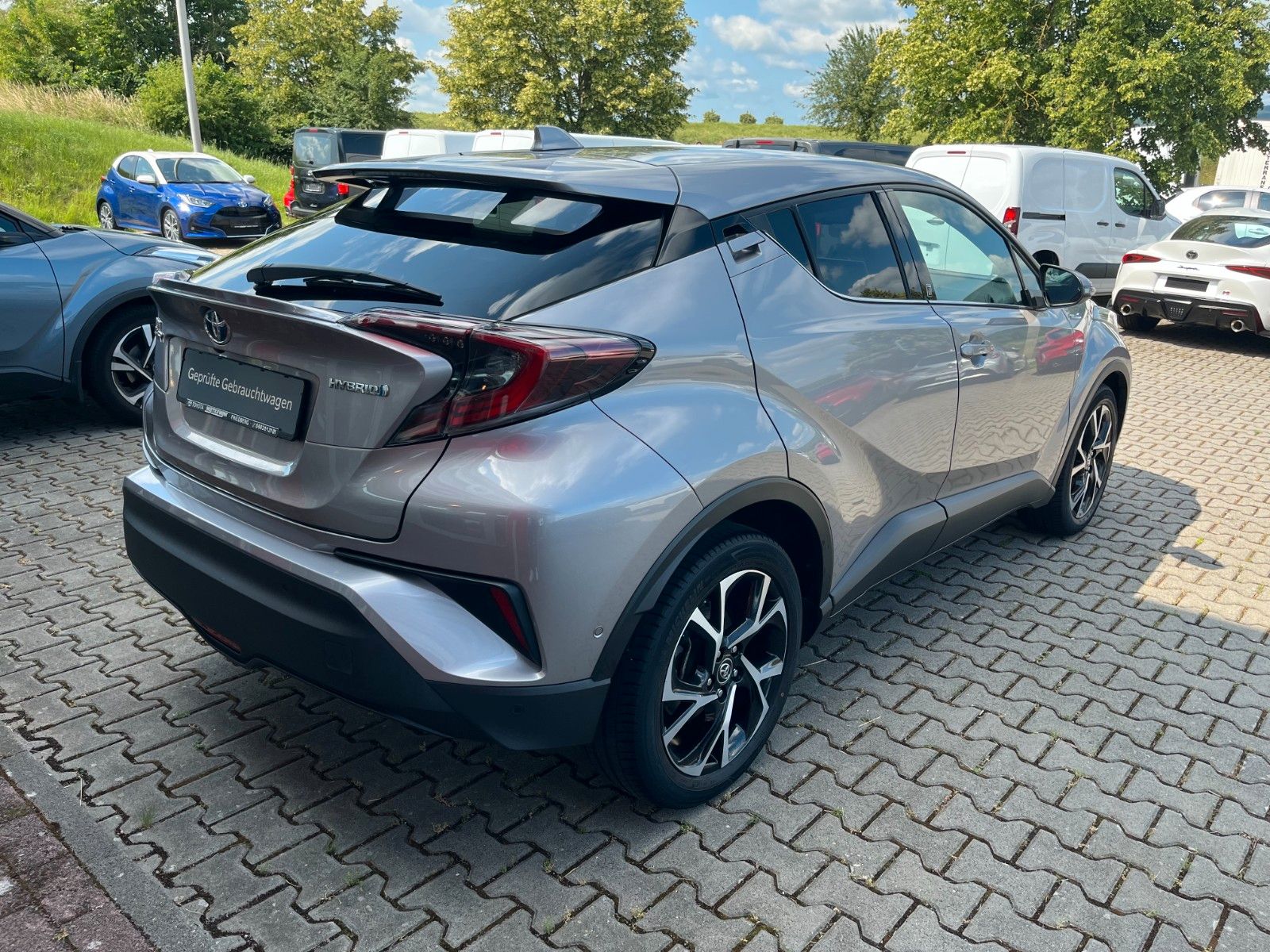 Toyota C-HR Hybrid - Samsaru's Car Outlet