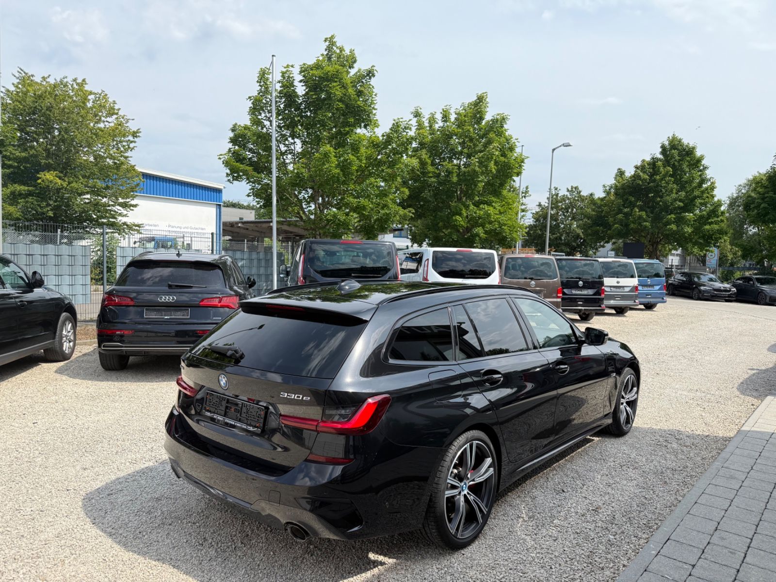 BMW 330 e xDrive M Sport - Samsaru's Car Outlet