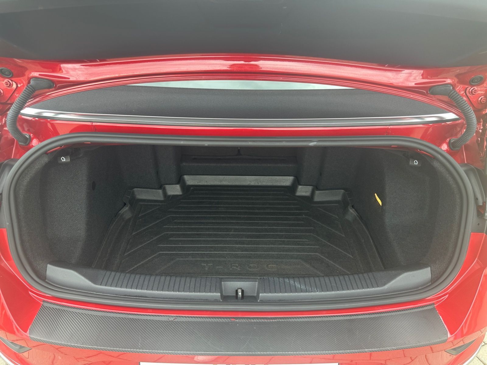 Volkswagen T-Roc R-Line - Samsaru's Car Outlet