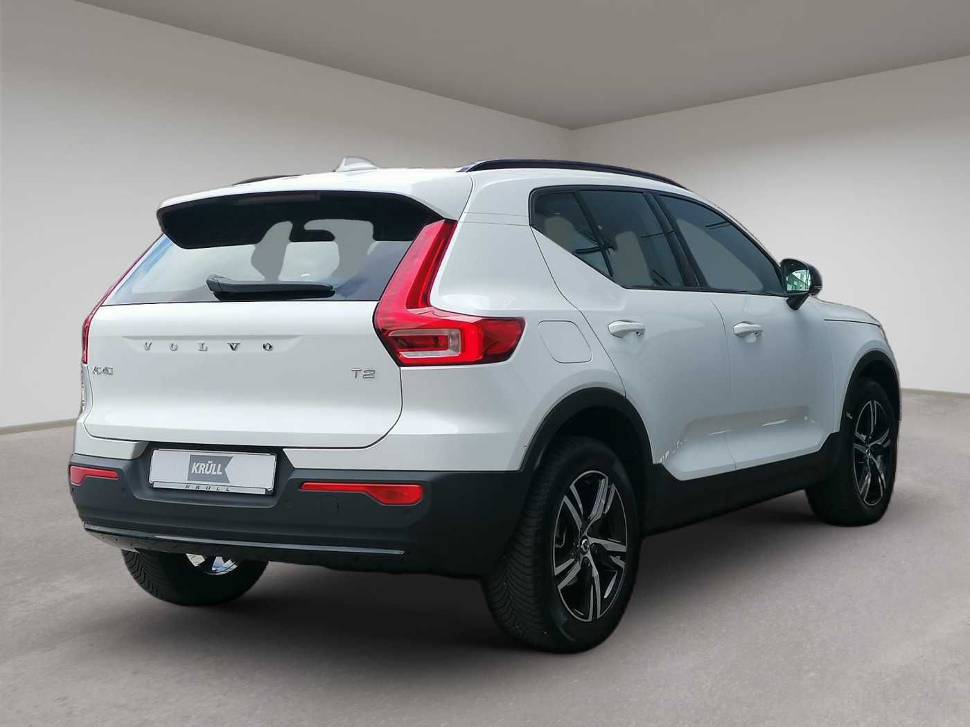 Volvo XC40 T2 2WD Plus Dark 360°/ AHK/ PANO