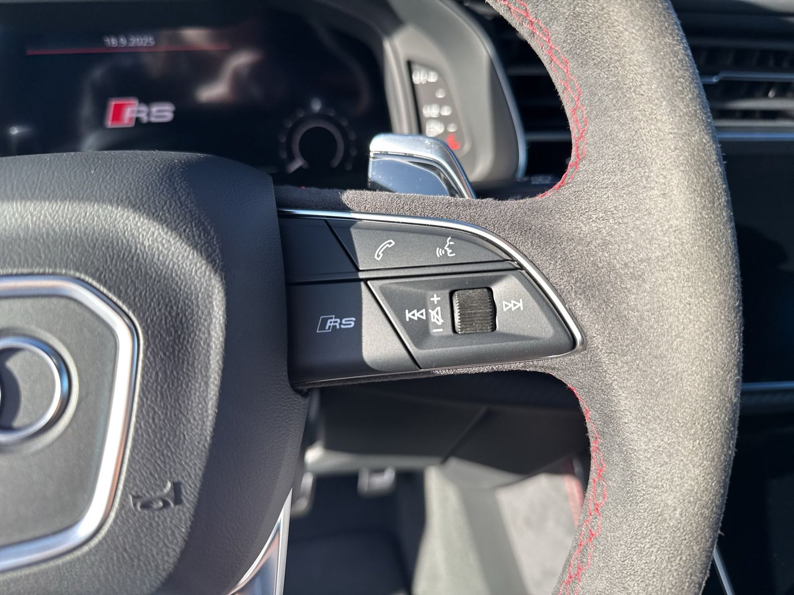 Audi RS Q8 SUV performance tiptr. Vmax305 Stdhz PANO