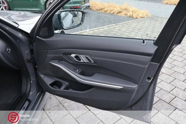 BMW 320 d xDrive Touring M Sport - Samsaru's Car Outlet