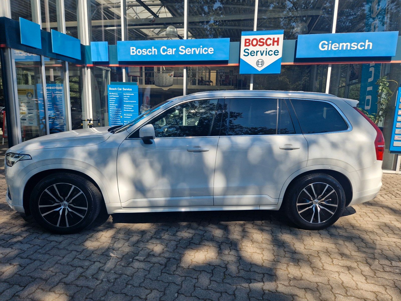 Volvo XC90 Momen Pro AWD D5 AHK 7 Sitze 360° DAB 8fach