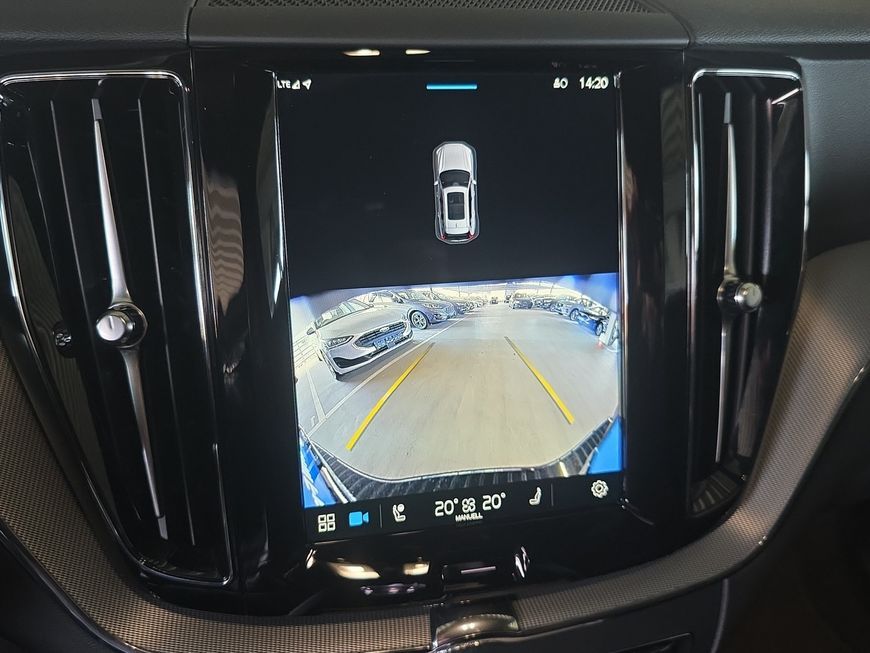 Volvo XC60 B5 B AWD Plus Dark