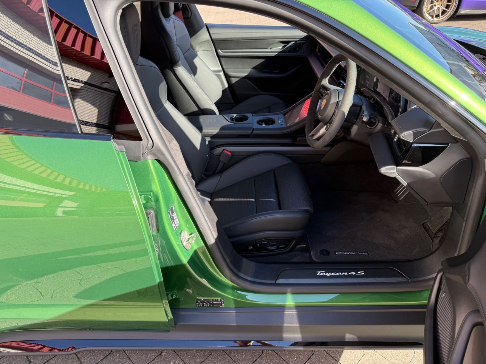 Porsche TAYCAN 4S RHD RECHTSLENKER, PANO, BOSE