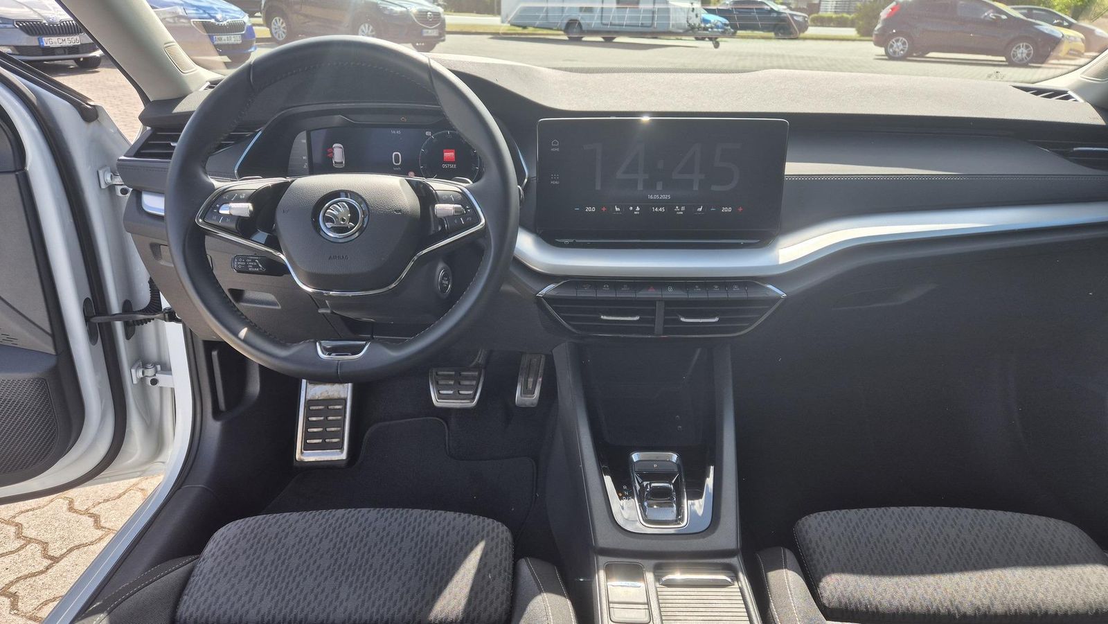 Skoda Octavia Combi 2.0 TDI Clever - Samsaru's Car Outlet