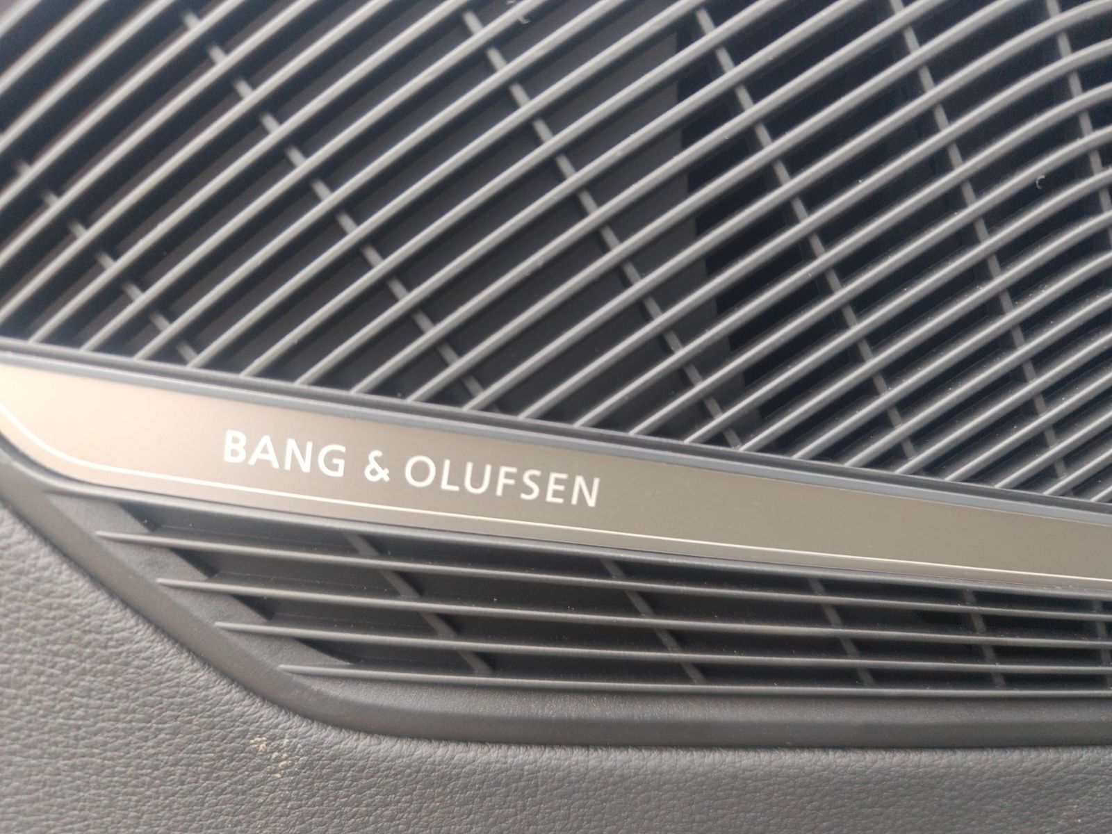 Audi A4 Avant 35 TDI S line - Samsaru's Car Outlet
