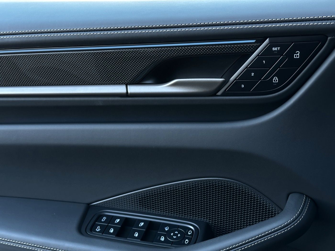 Porsche Macan Turbo - Samsaru's Car Outlet