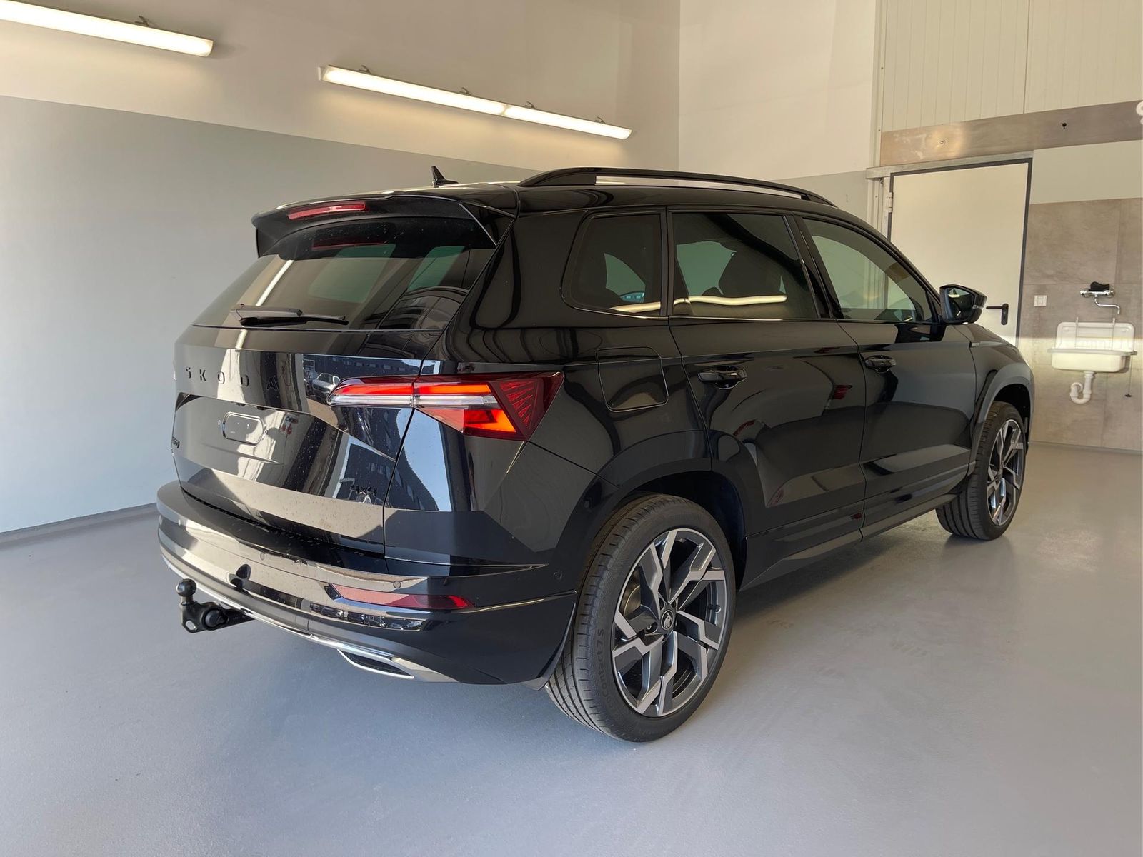 Skoda Karoq Sportline TSI 4x4 360°+19 Zoll+Navi+AHK...