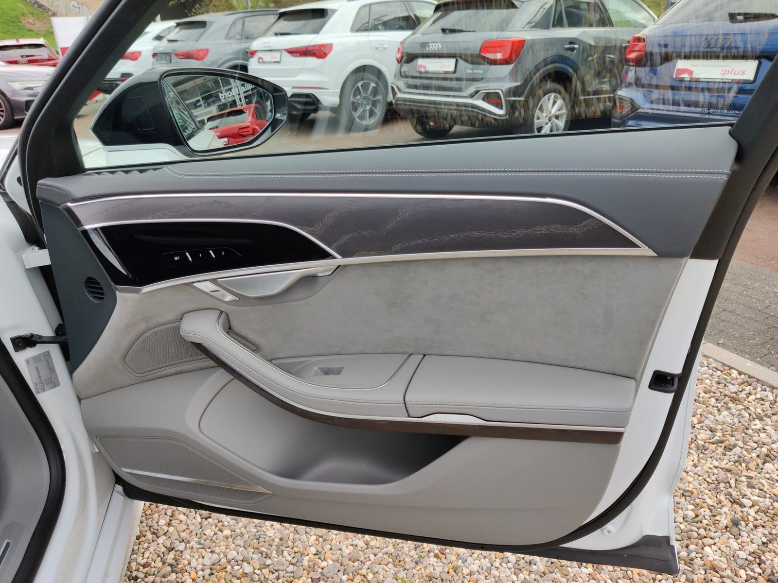 Audi A8 50 TDI L quattro - Samsaru's Car Outlet