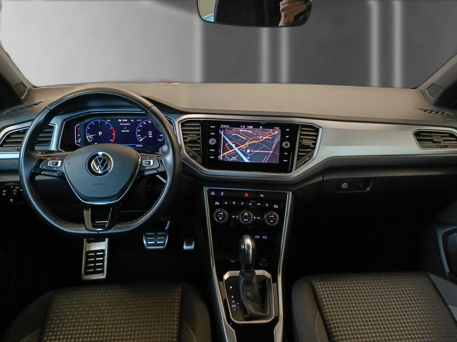 Volkswagen T-Roc Active DSG - Samsaru's Car Outlet