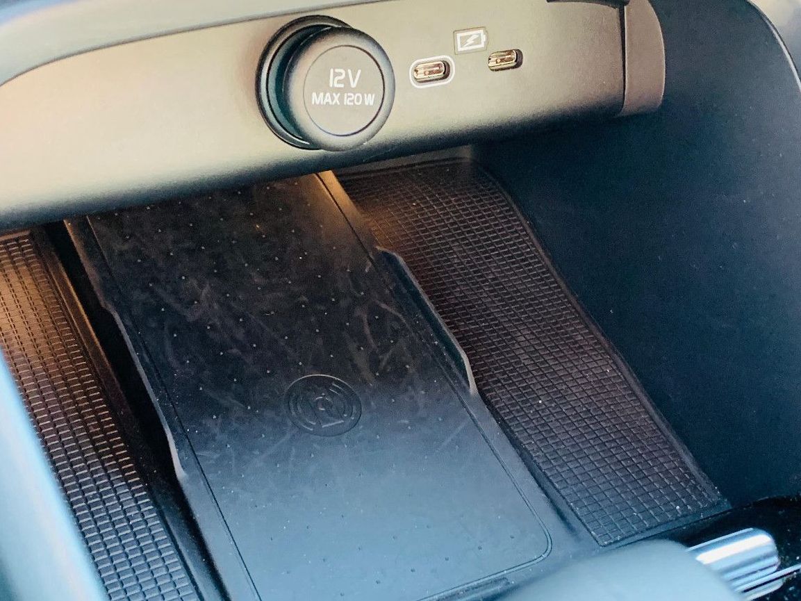 Volvo XC40 B3 Aut. Plus Dark - Samsaru's Car Outlet