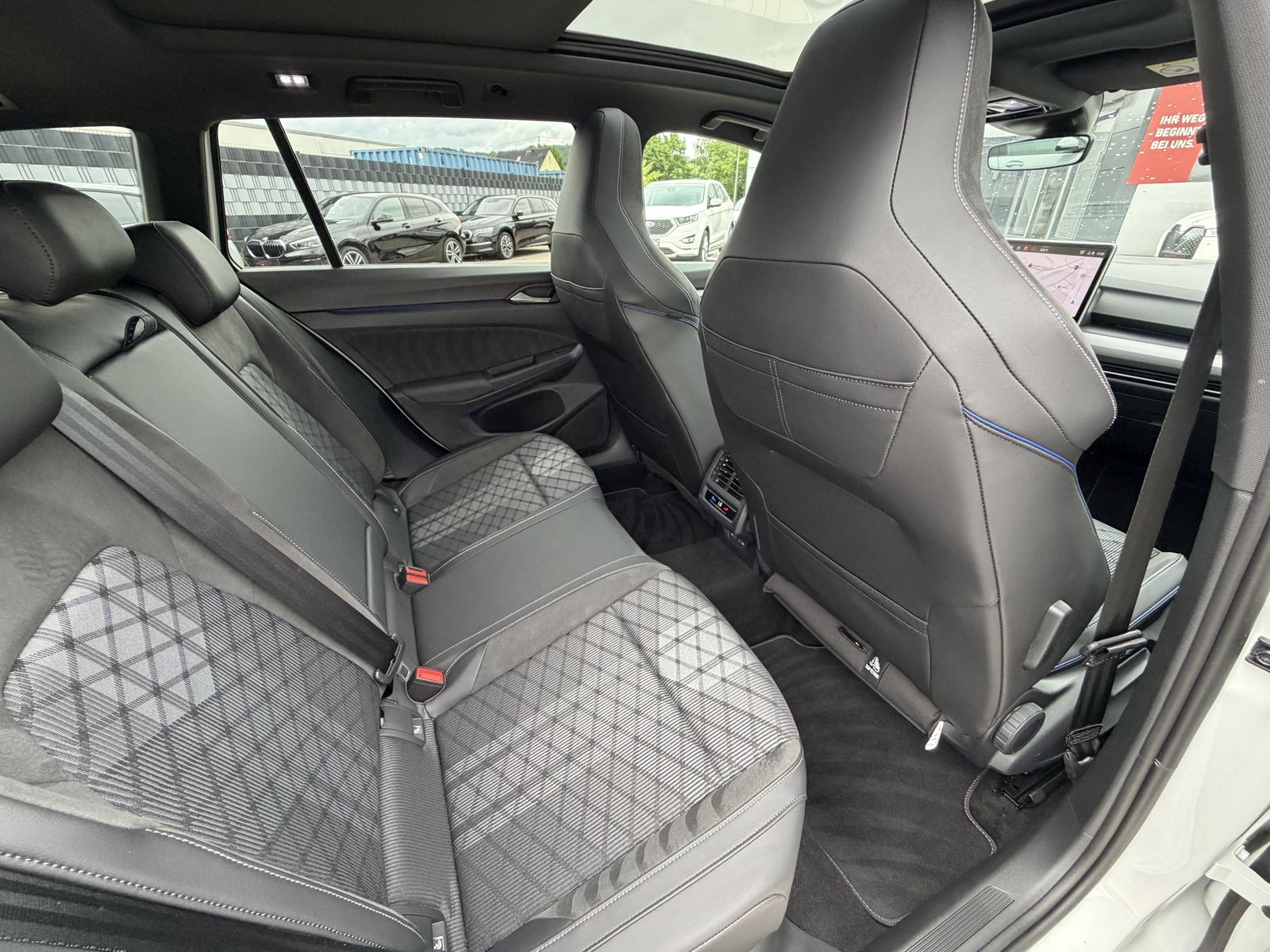 Volkswagen Golf 2.0 TSI 4M R-Line PANO|HUD|Matrix|360°|AHK