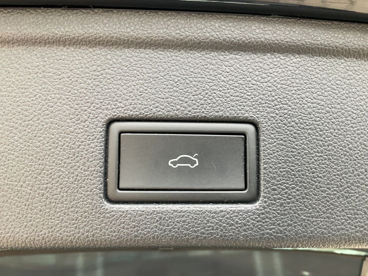 Volkswagen Touareg 3.0 TDI 4M R-LINE - Samsaru's Car Outlet
