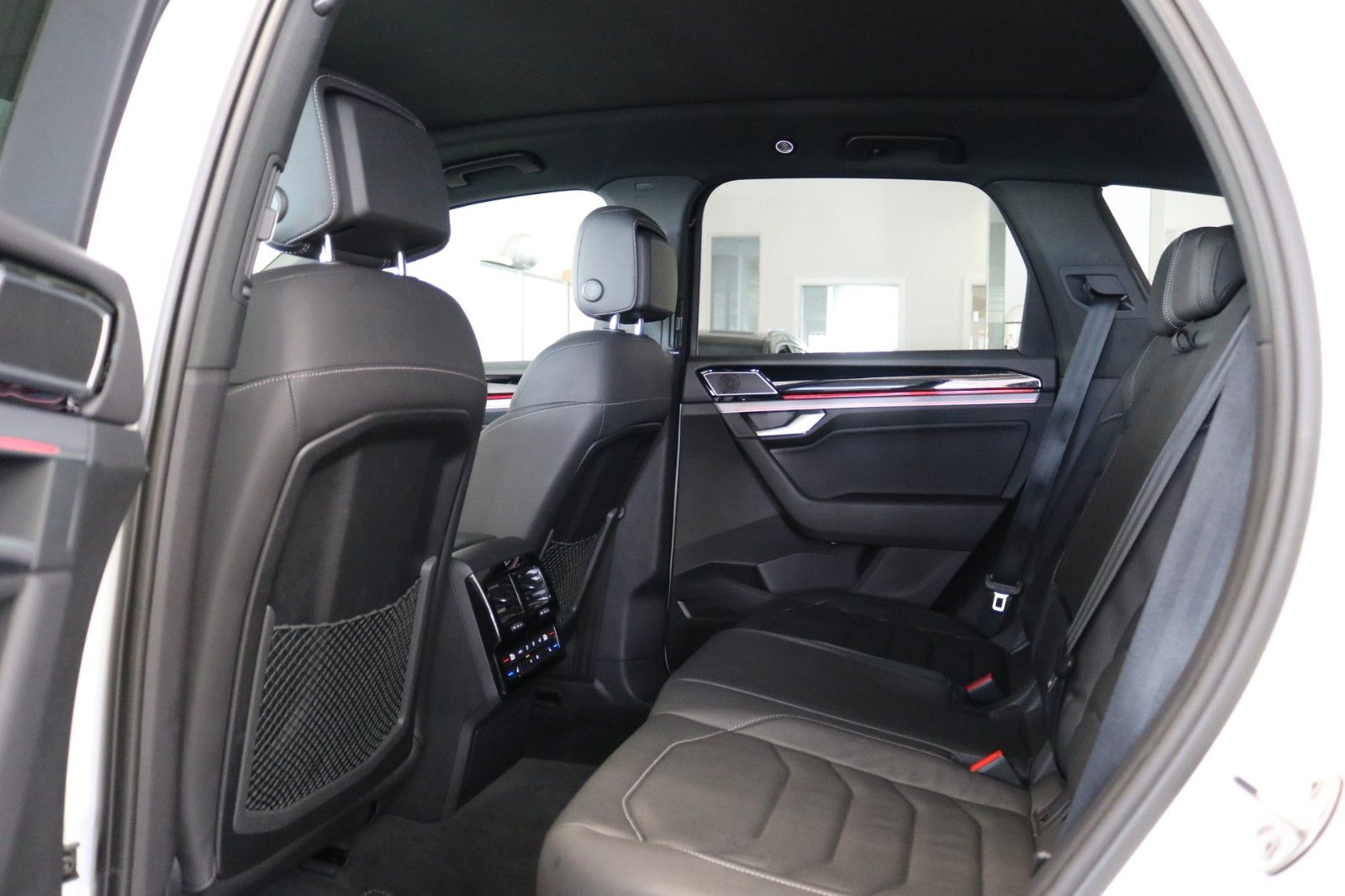 Volkswagen Touareg R-Line Luft AHK Matrix Pano 360° STHZ