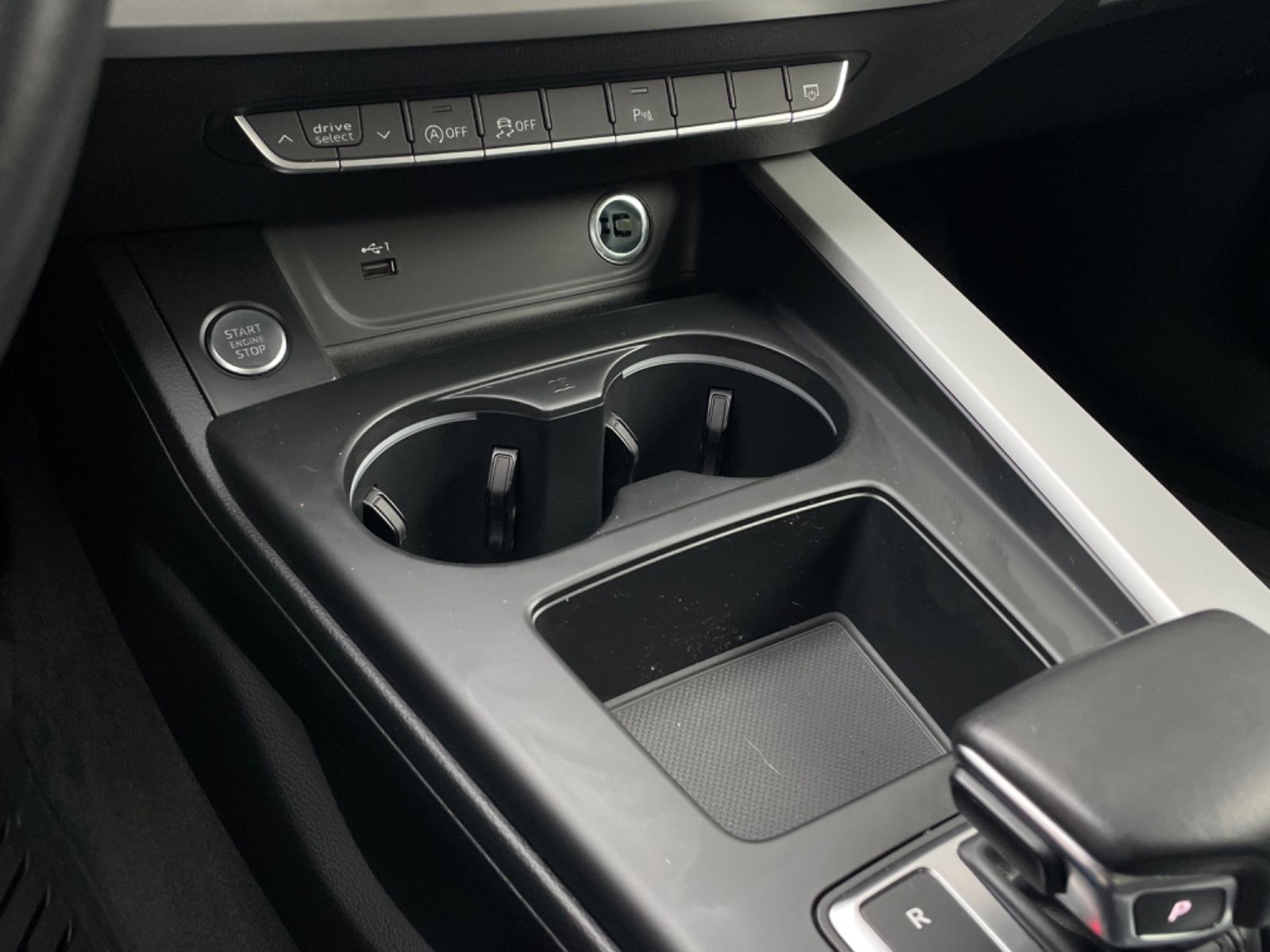 Audi A4 Lim. 40 TDI quattro advanced