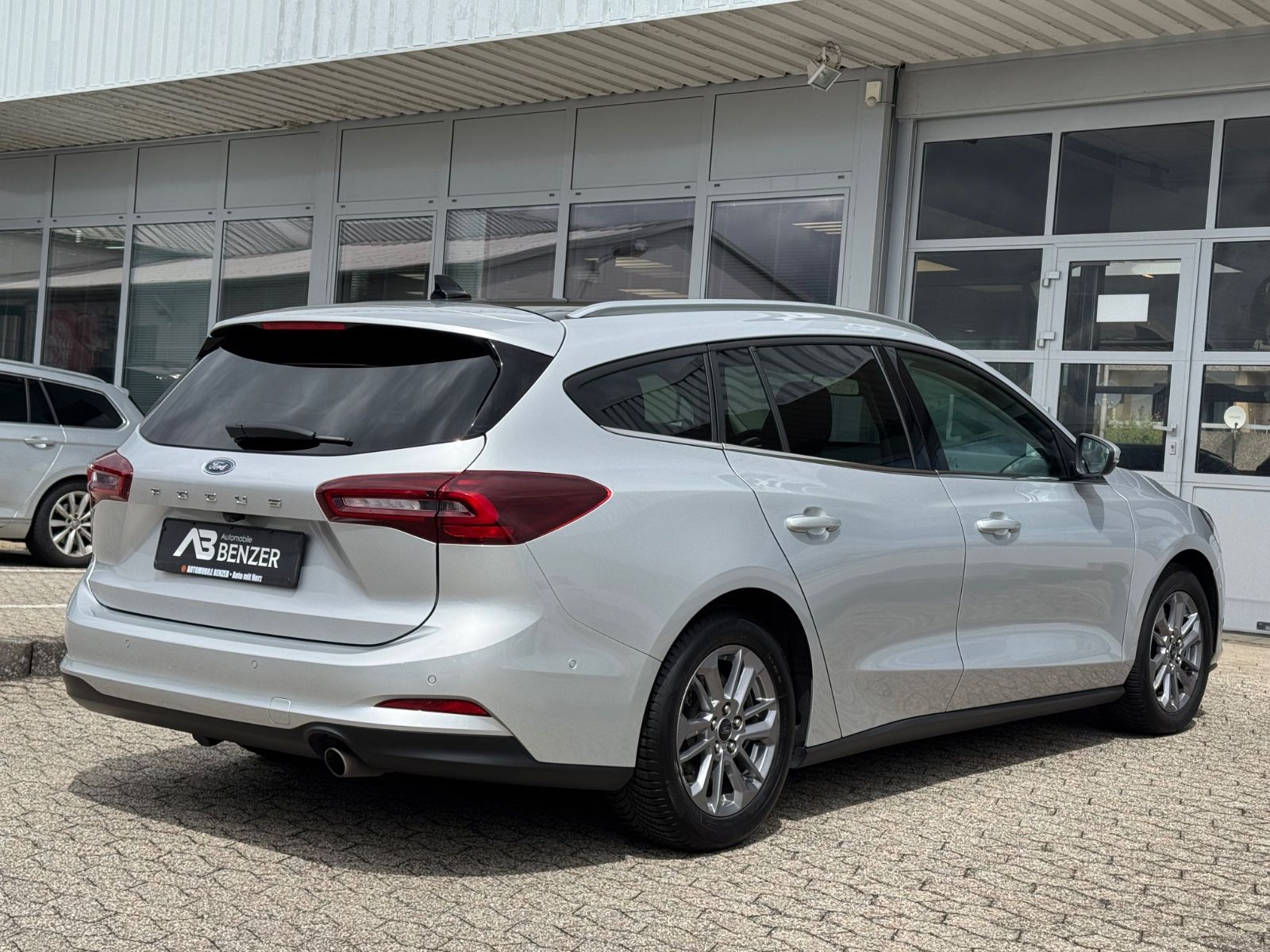 Ford Focus Turnier Titanium/PANO/AHK/R-Cam/CarPlay/1H