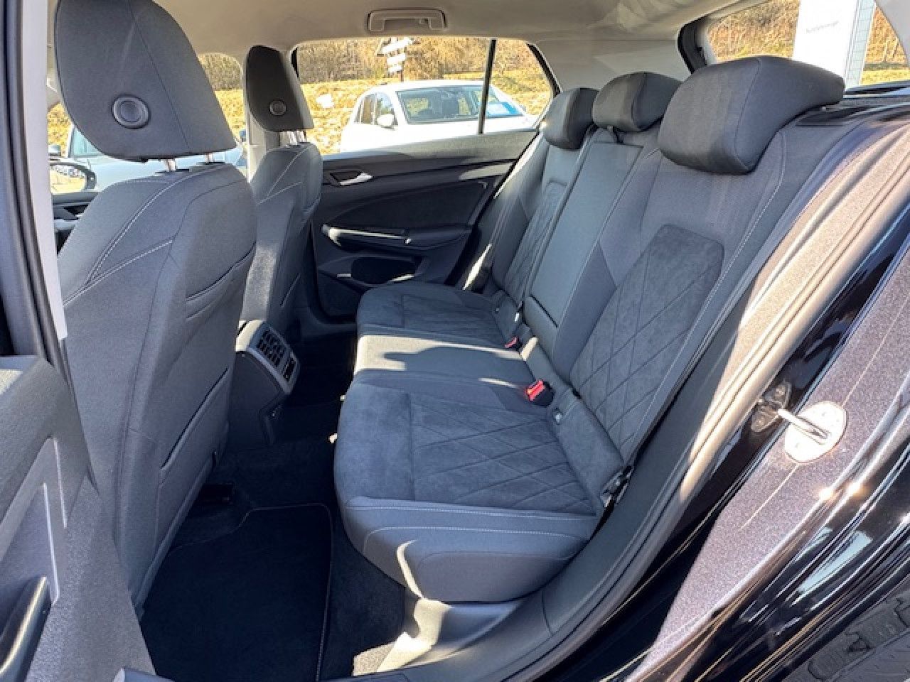 Volkswagen Golf VIII Life 1.5 TSI - Samsaru's Car Outlet